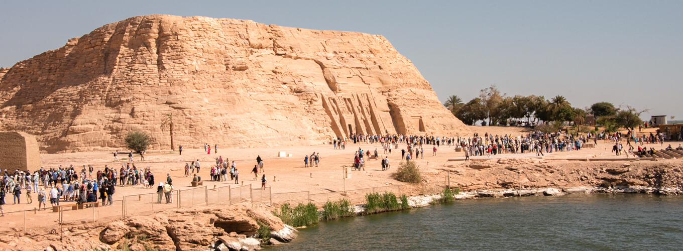 A-wonderful-photo-of-a-group-of-tourists-in-front-of-Abu-Simbel-Temple