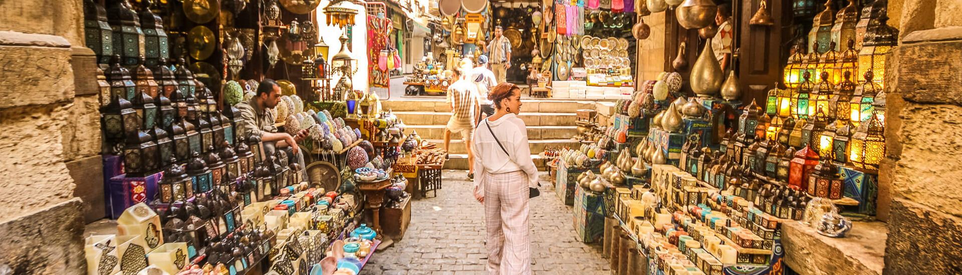 A-wonderful-photo-of-a-tourist-shopping-in-Khan-El-Khalili